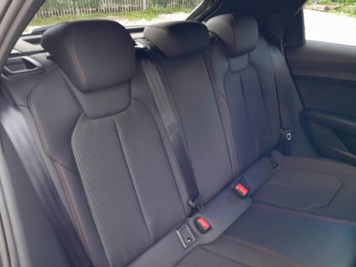 Bild über Audi A1 Sportback S line 30 TFSI S tronic - für weitere Informationen kontaktieren Sie den Audi Partner