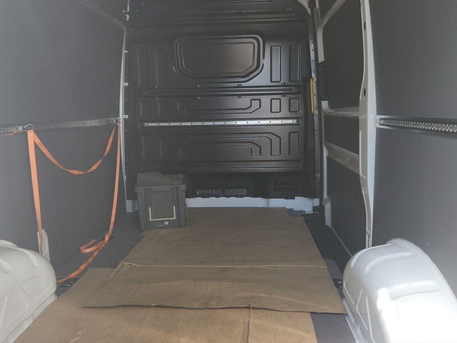 Volkswagen Crafter Kasten mittlerer Radstand – Bild 18