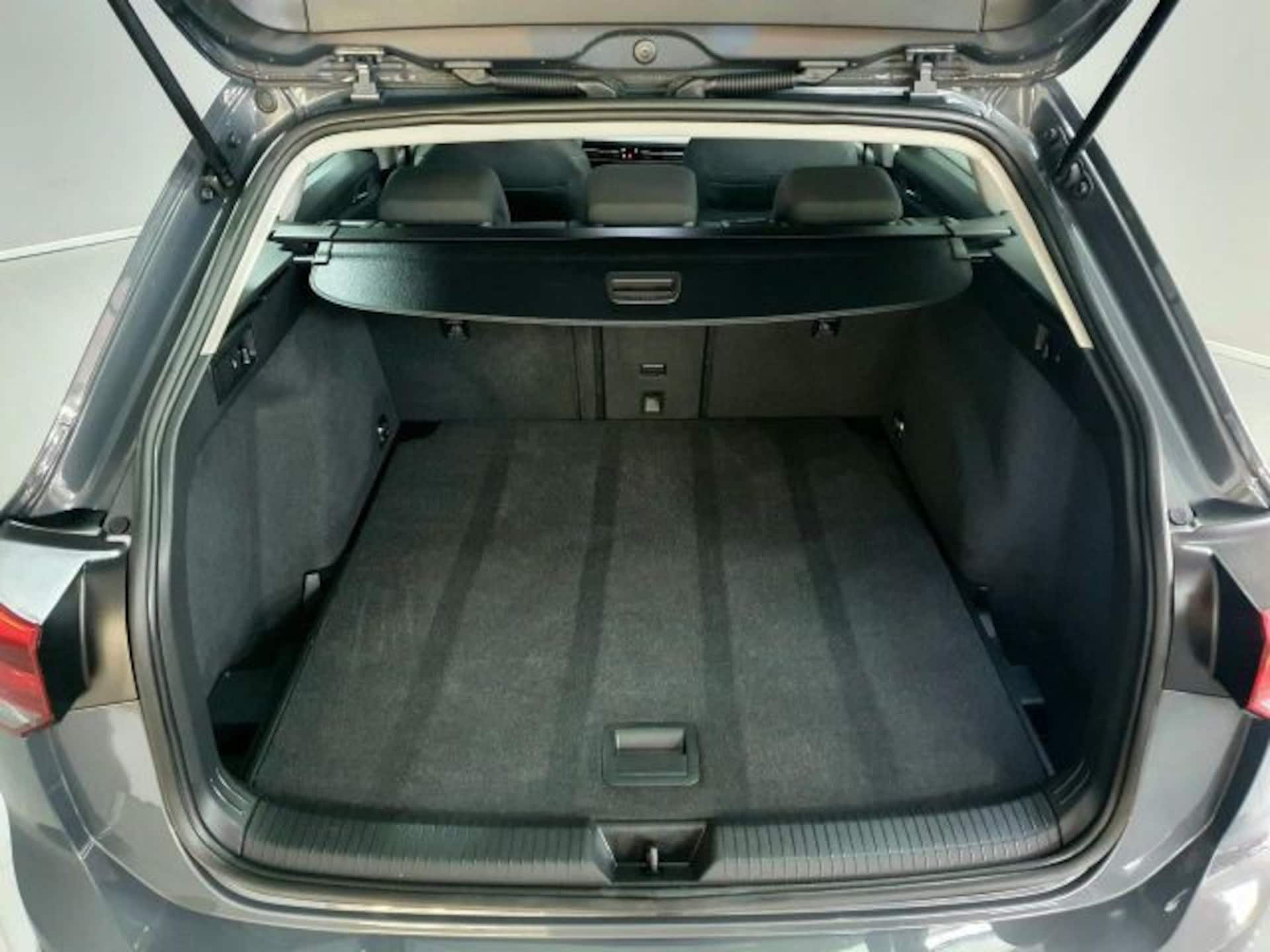 Volkswagen Golf Variant Life