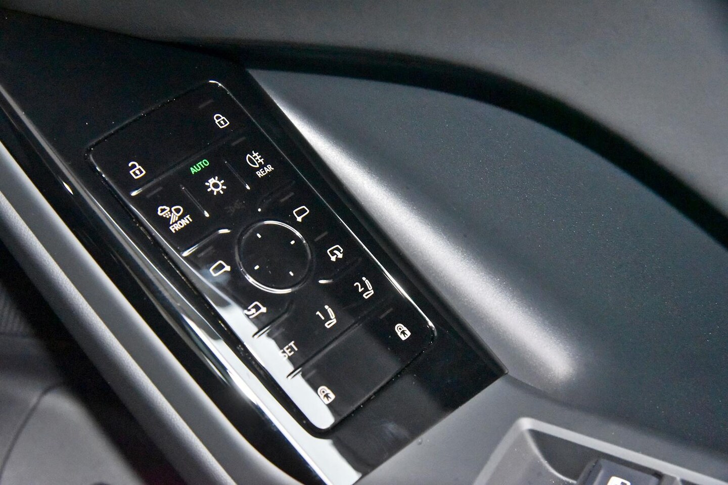 Image about Audi Q6 SUV e-tron e-tron