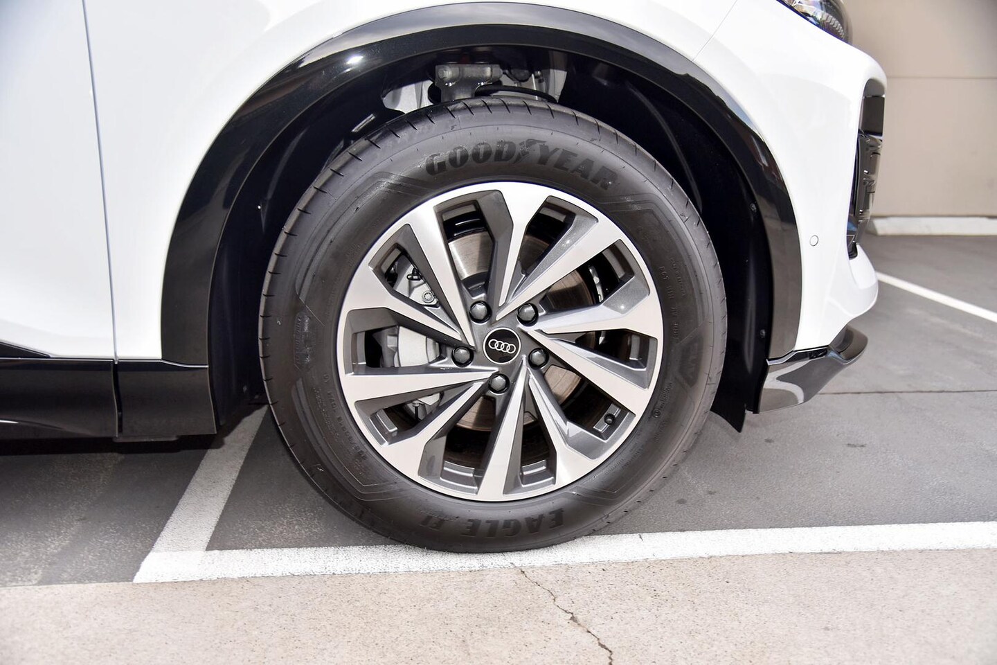 Image about Audi Q6 SUV e-tron e-tron