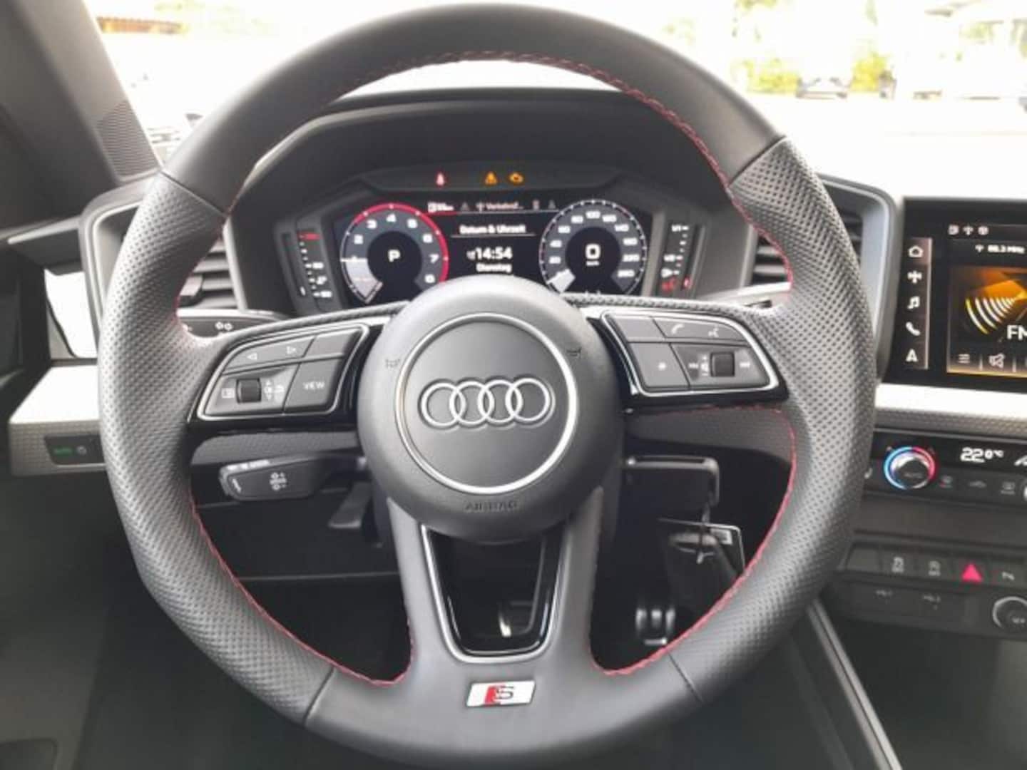 Bild über Audi A1 Sportback S line 30 TFSI S tronic - für weitere Informationen kontaktieren Sie den Audi Partner