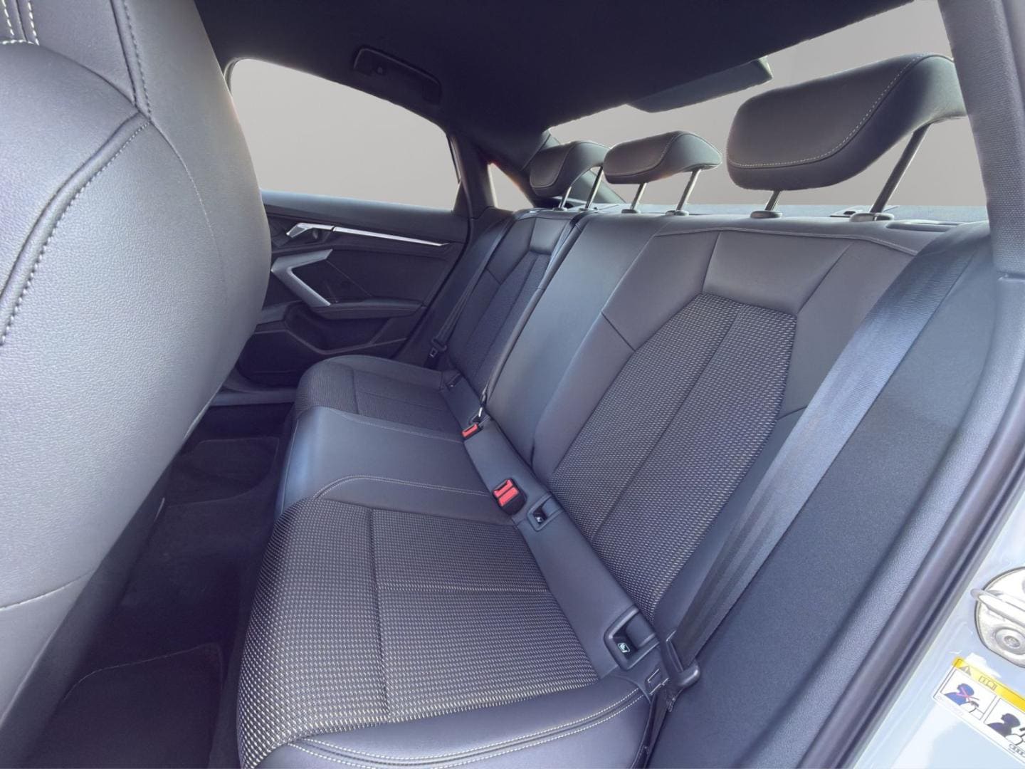 Bild über Audi A3 Limousine S line 35 TFSI 110(150) kW(PS) S tronic - für weitere Informationen kontaktieren Sie den Audi Partner