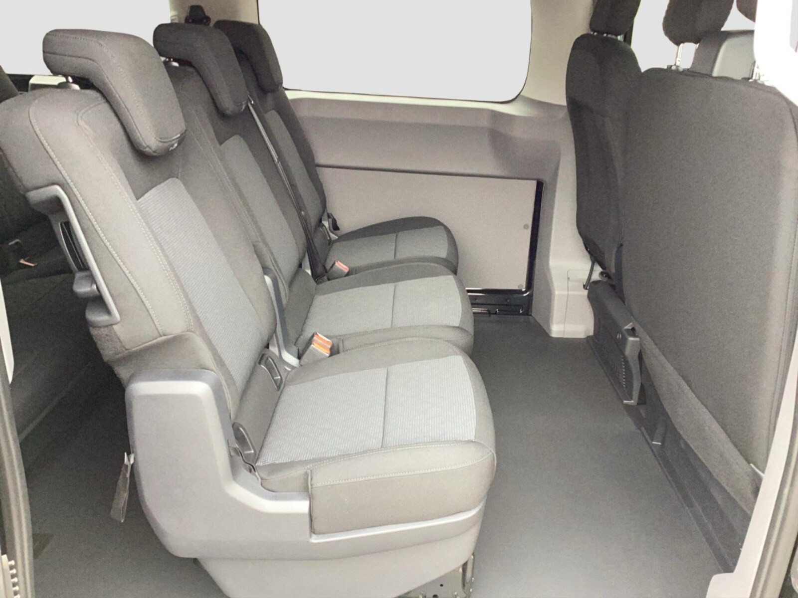 Volkswagen Transporter Kombi langer Radstand – Bild 13