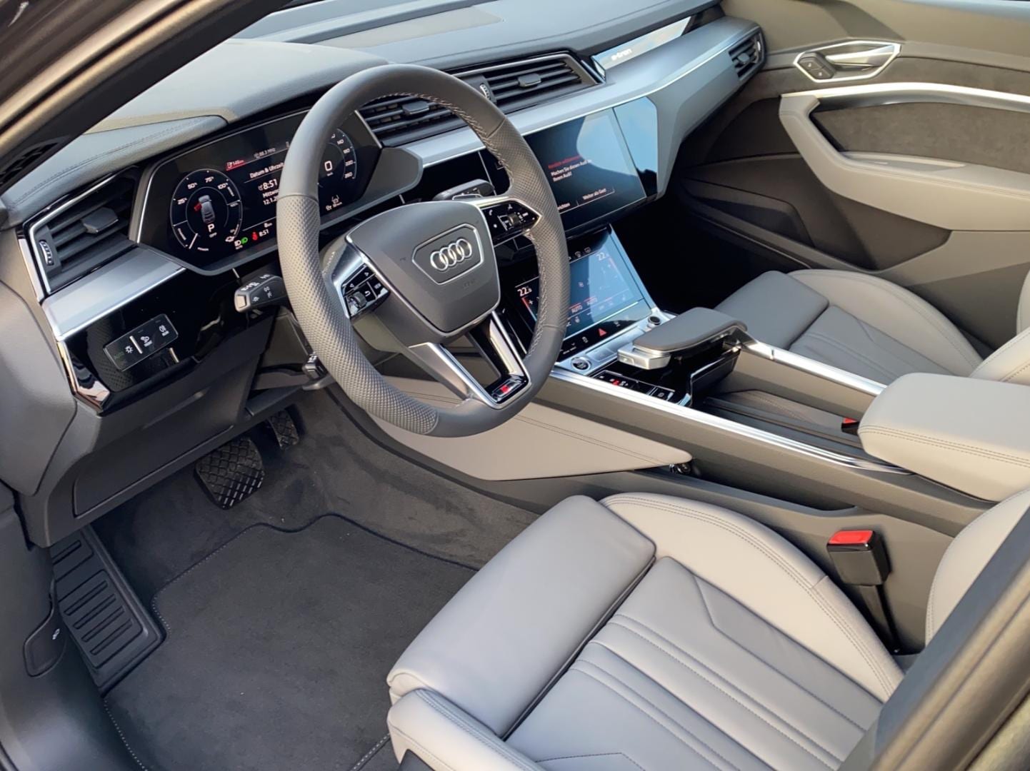 Image about Audi e-tron Sportback S line 55 quattro 300,00 kW