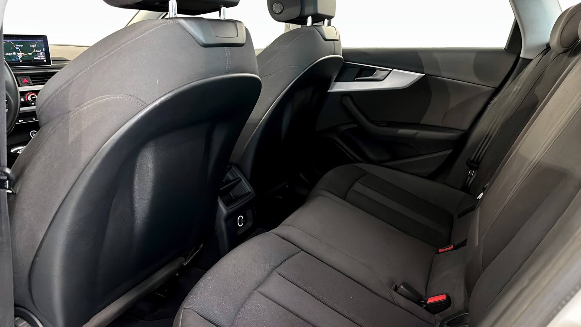 Bild som visar&nbsp;Audi A4 allroad quattro&nbsp;A4 allroad 2.0 TDI quattro Proline 190 hk 6-växlad - för mer information kontakta din Audi Partner