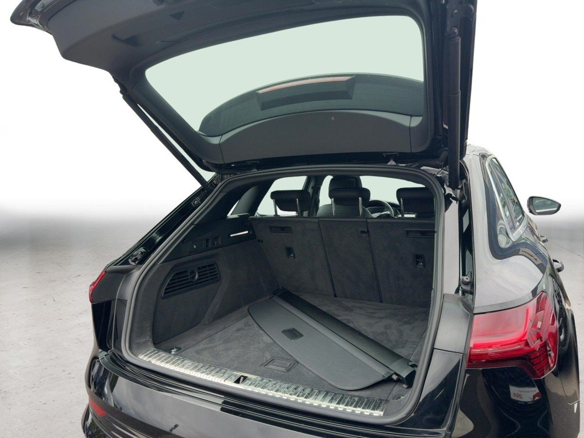 Audi e-tron S line