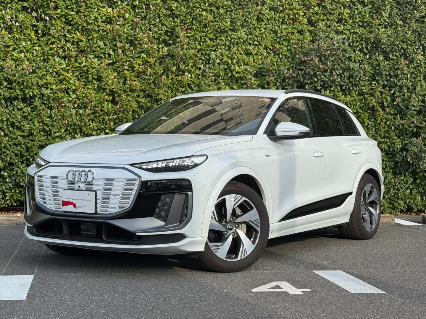 Audi Q6 SUV e-tron quattro advanced for more details contact your dealer