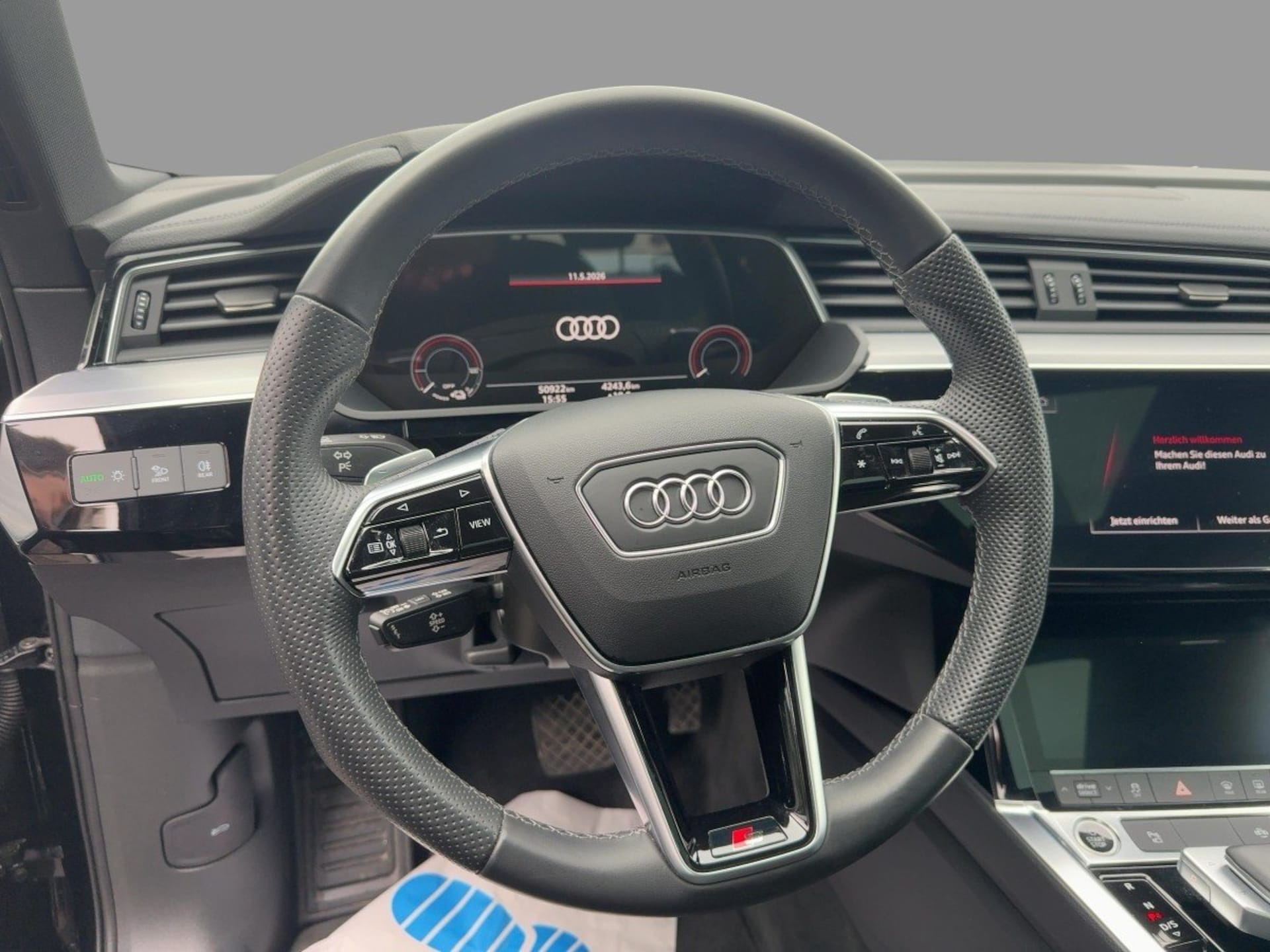 Audi e-tron S line