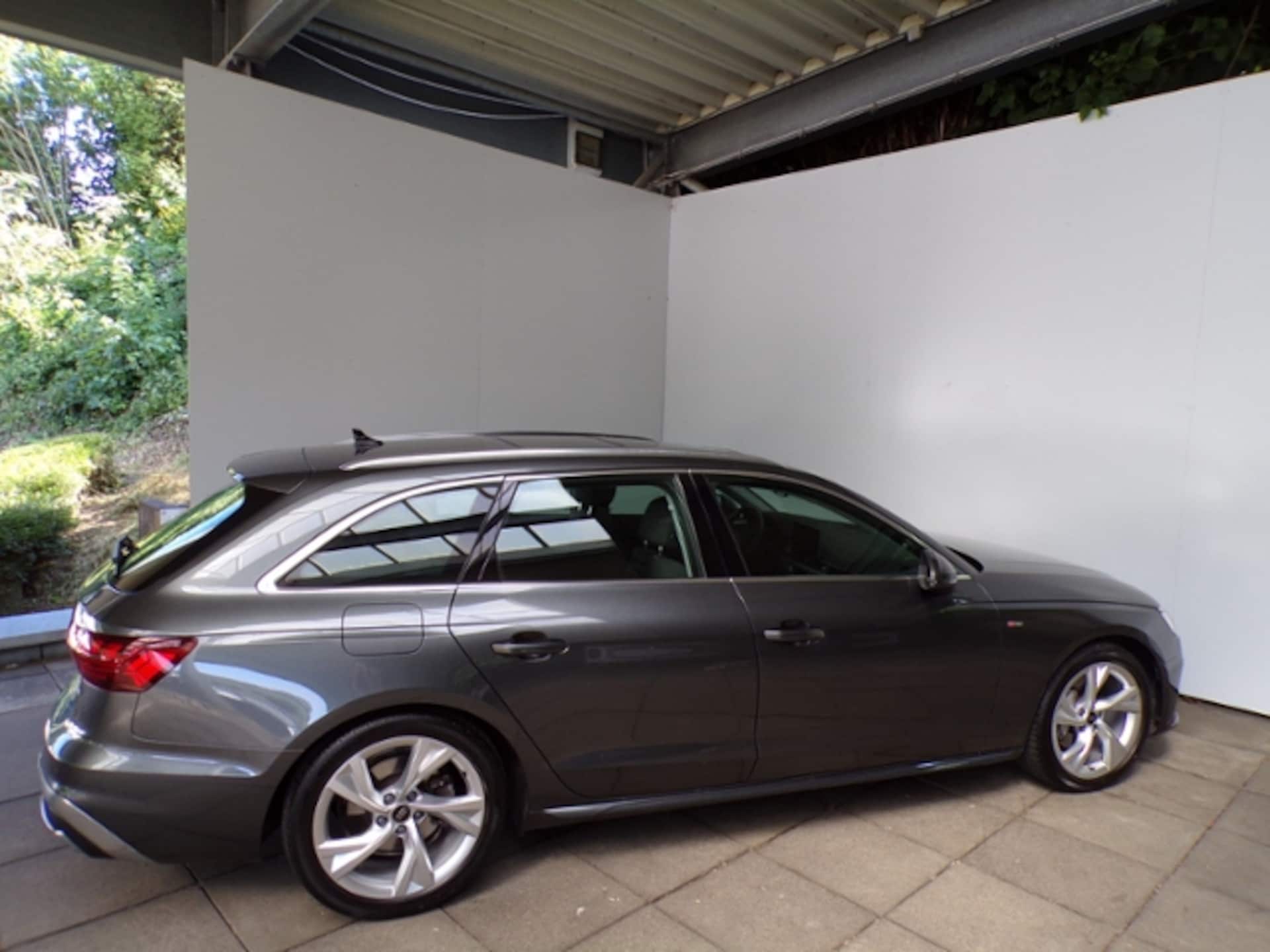 Audi A4 Avant S line