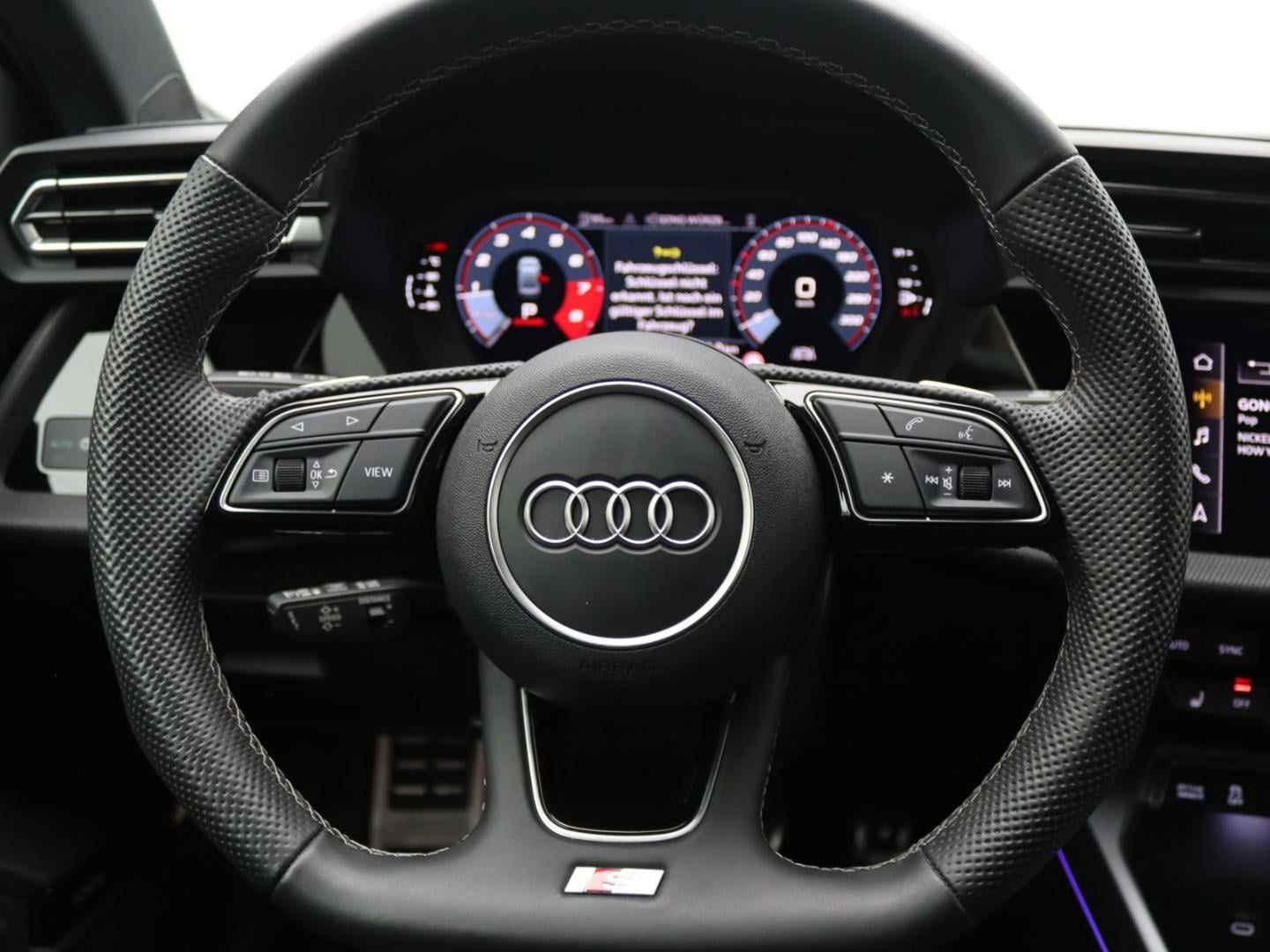 Bild über Audi S3 Limousine TFSI quattro S tronic - für weitere Informationen kontaktieren Sie den Audi Partner