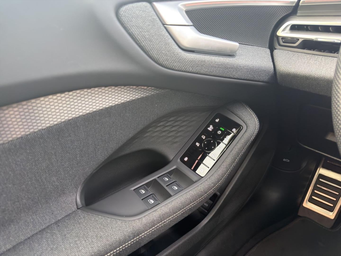 Bild über Audi A5 Avant TDI 150 kW S tronic - für weitere Informationen kontaktieren Sie den Audi Partner