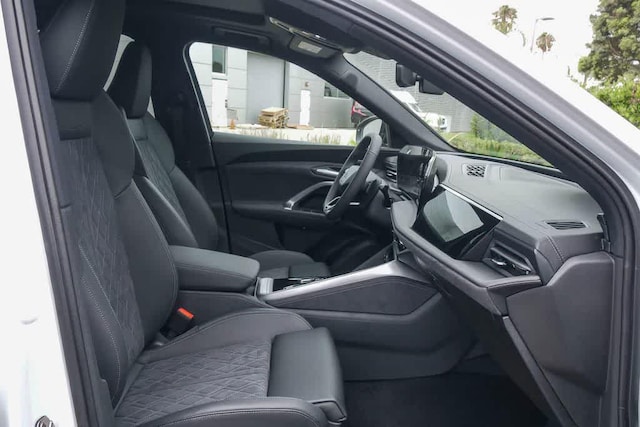 2026 Audi SQ5 Premium Plus - Photo 16