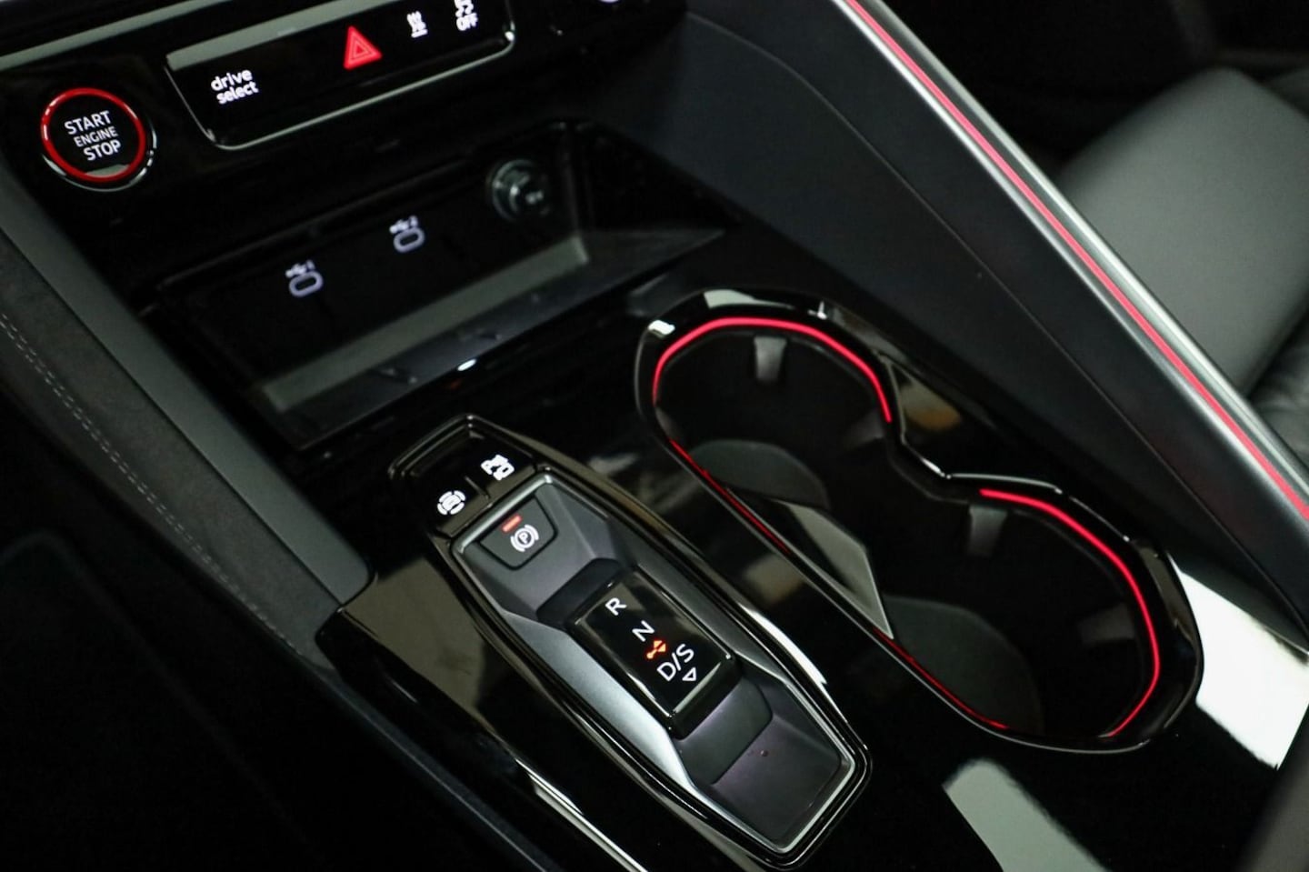 Bild über Audi Q5 SUV TDI quattro 150 kW S tronic - für weitere Informationen kontaktieren Sie den Audi Partner