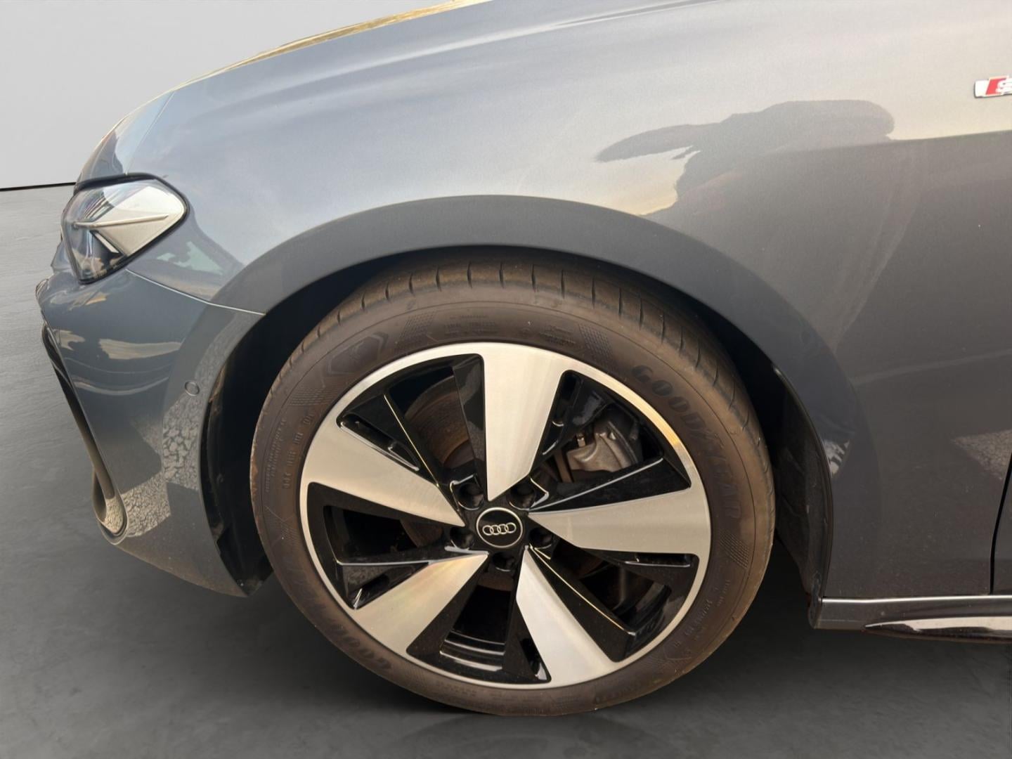 Bild über Audi A5 Avant TDI 150 kW S tronic - für weitere Informationen kontaktieren Sie den Audi Partner
