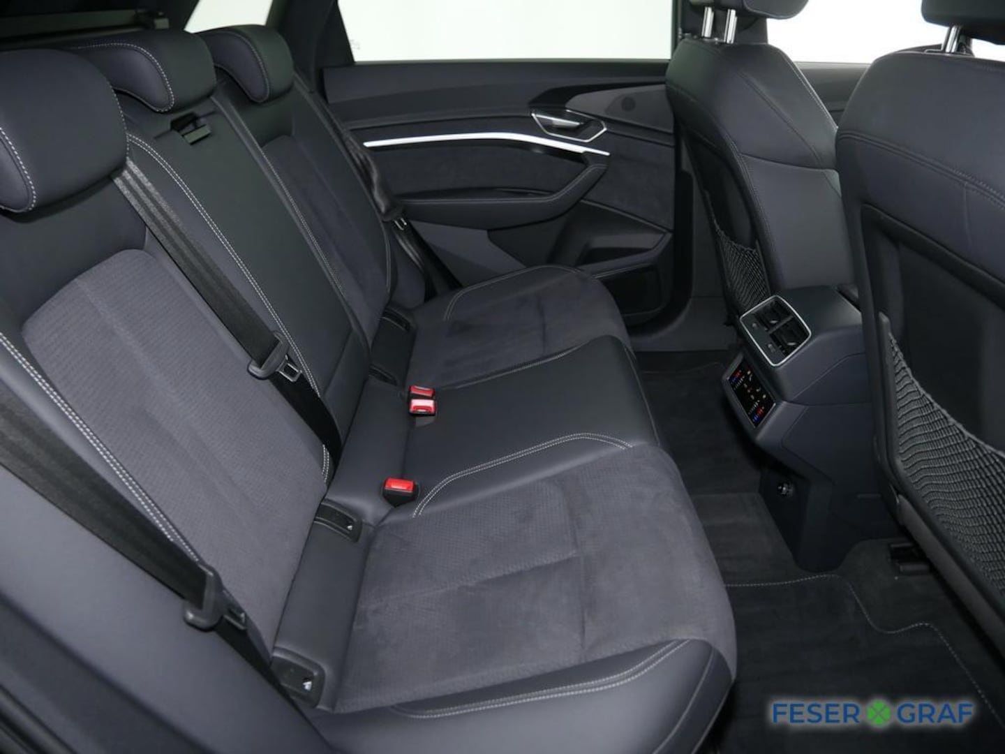 Bild über Audi SQ8 e-tron e-tron quattro - für weitere Informationen kontaktieren Sie den Audi Partner