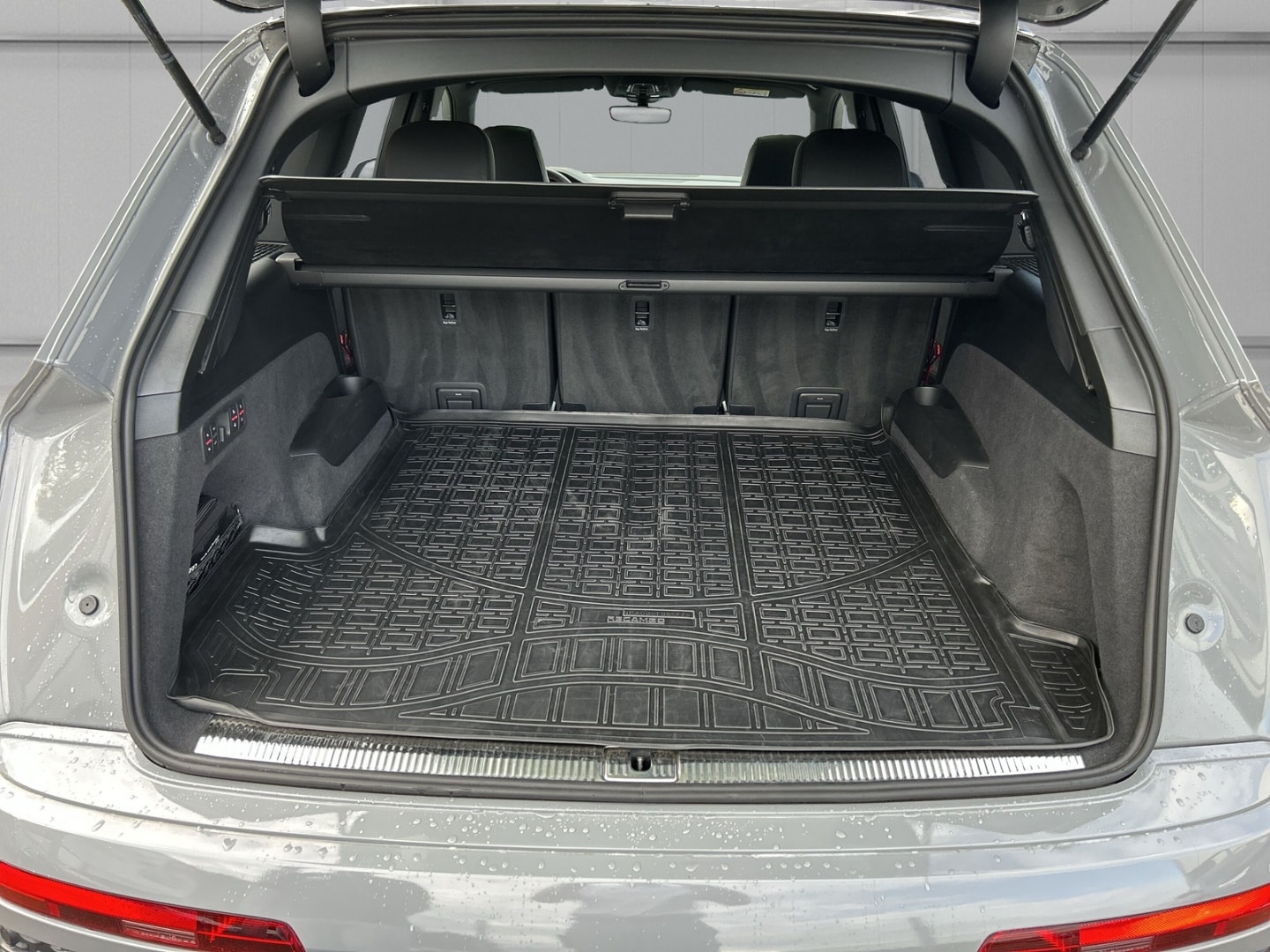 Bild über Audi SQ7 SUV TFSI quattro tiptronic - für weitere Informationen kontaktieren Sie den Audi Partner