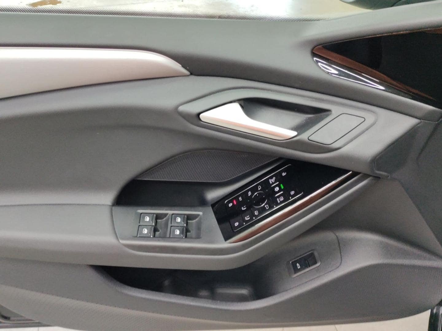 Bild über Audi A6 Avant e-tron e-tron - für weitere Informationen kontaktieren Sie den Audi Partner