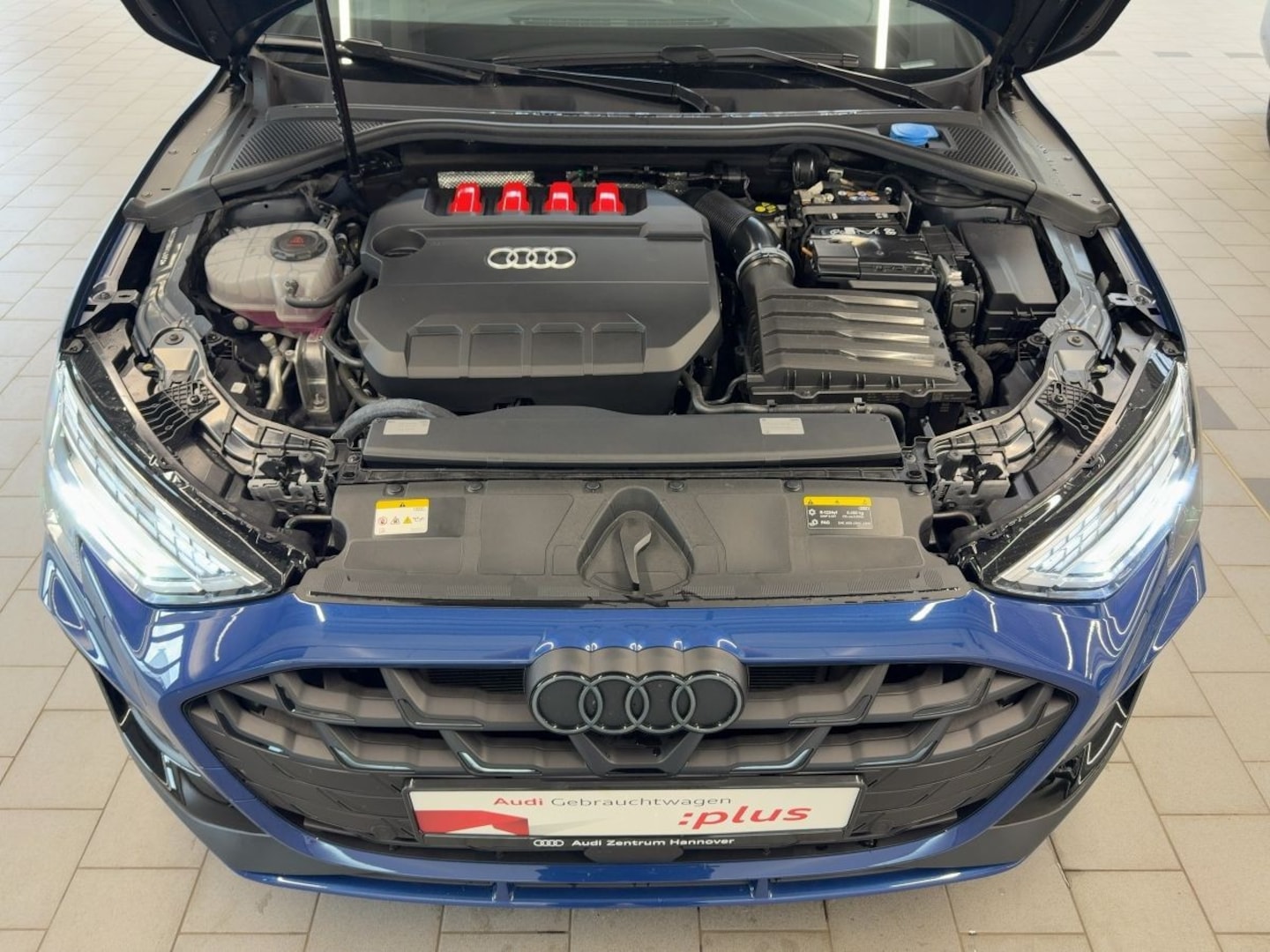 Bild über Audi S3 Limousine TFSI quattro S tronic - für weitere Informationen kontaktieren Sie den Audi Partner