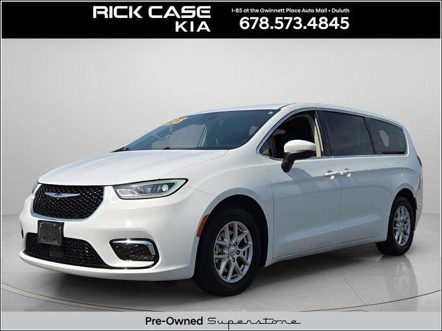 Photo of 2023 Chrysler Pacifica 