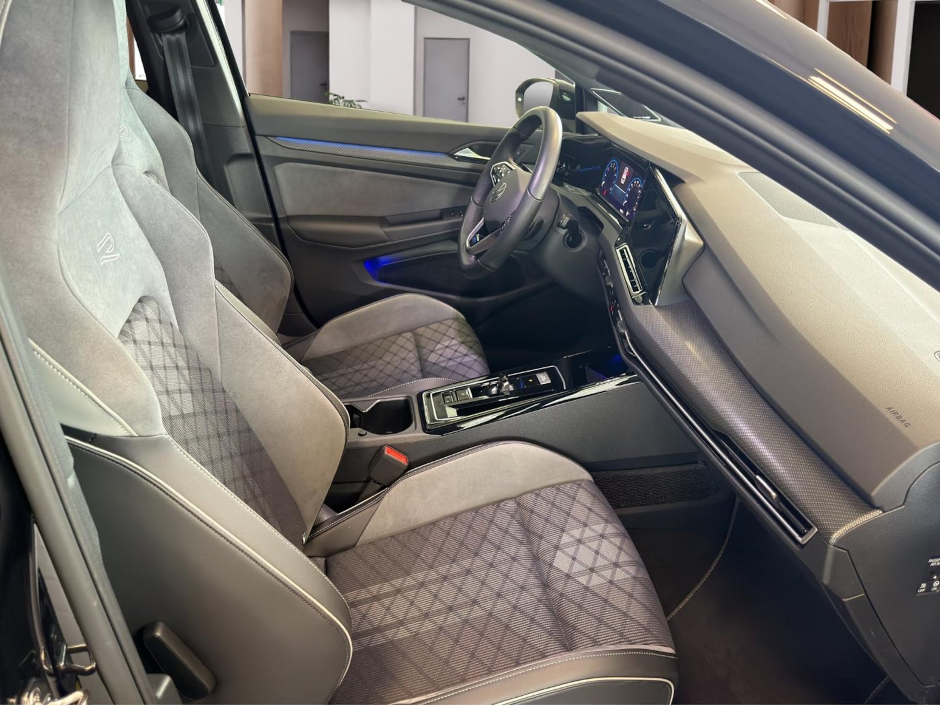 Volkswagen Golf R-Line