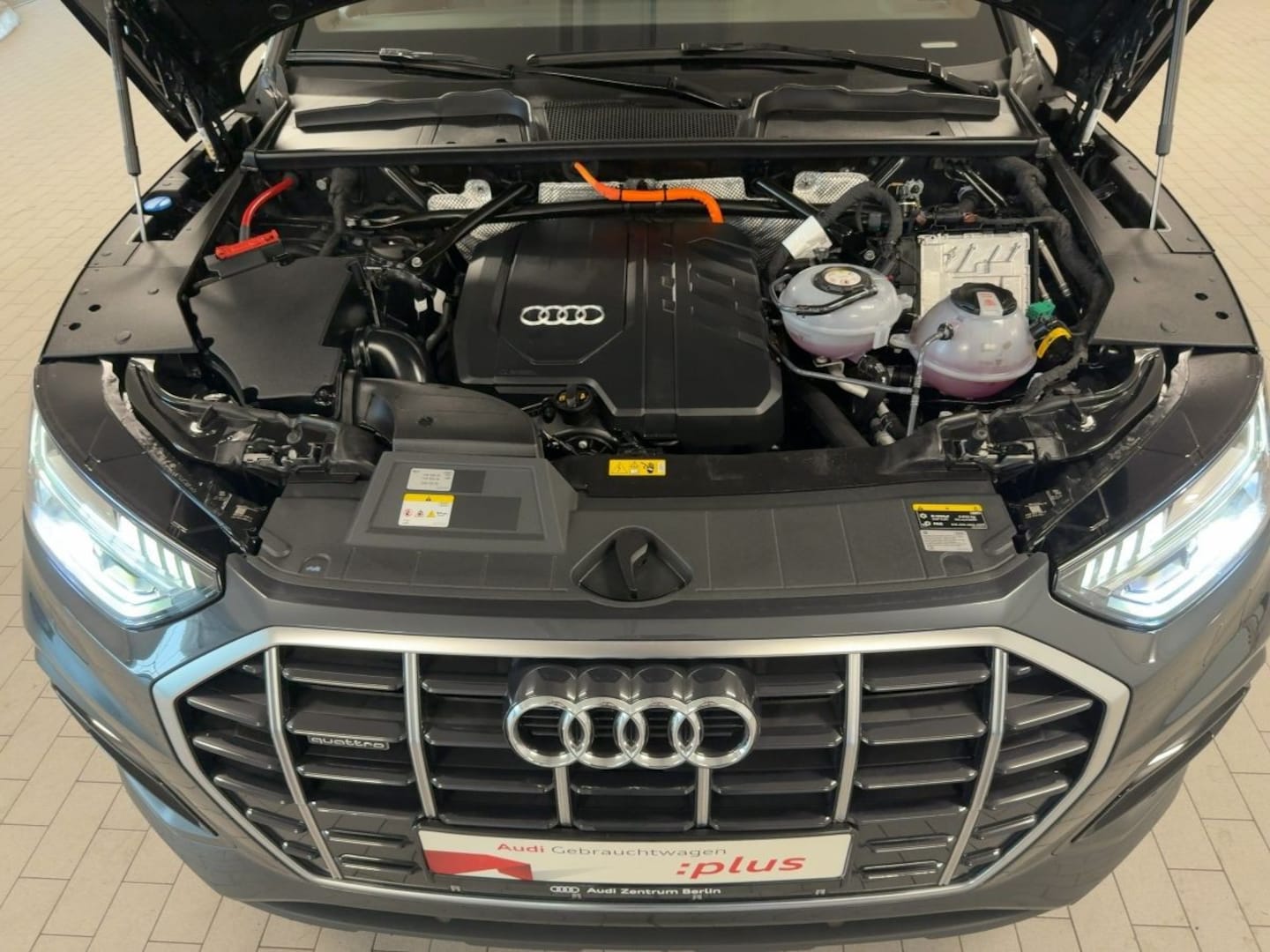 Bild über Audi Q5 Sportback TFSI e advanced 50 TFSI e quattro S tronic - für weitere Informationen kontaktieren Sie den Audi Partner
