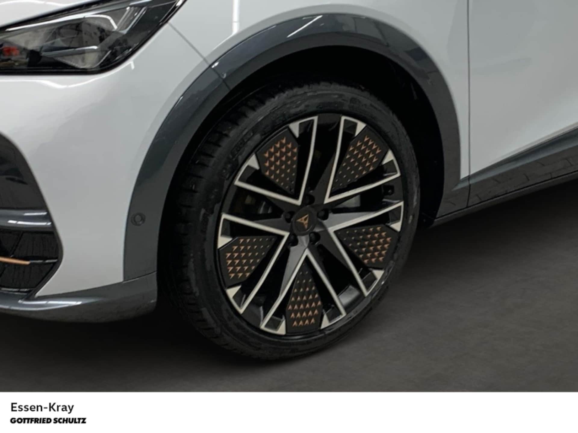 CUPRA Tavascan VZ