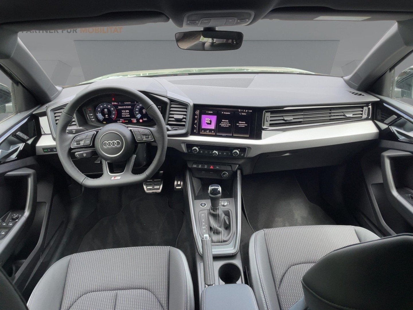 Bild über Audi A1 Sportback S line 35 TFSI S tronic - für weitere Informationen kontaktieren Sie den Audi Partner