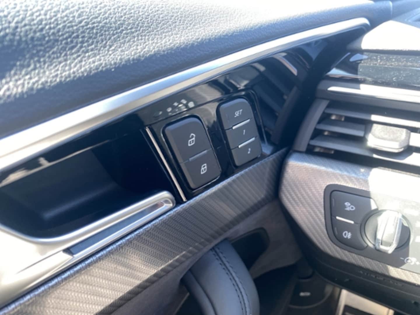 Bild über Audi RS 4 Avant TFSI quattro tiptronic - für weitere Informationen kontaktieren Sie den Audi Partner