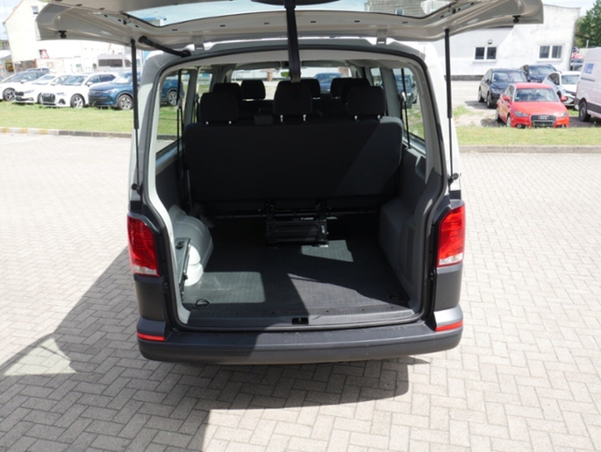 Volkswagen T6.1 Transporter Kombi langer Radstand