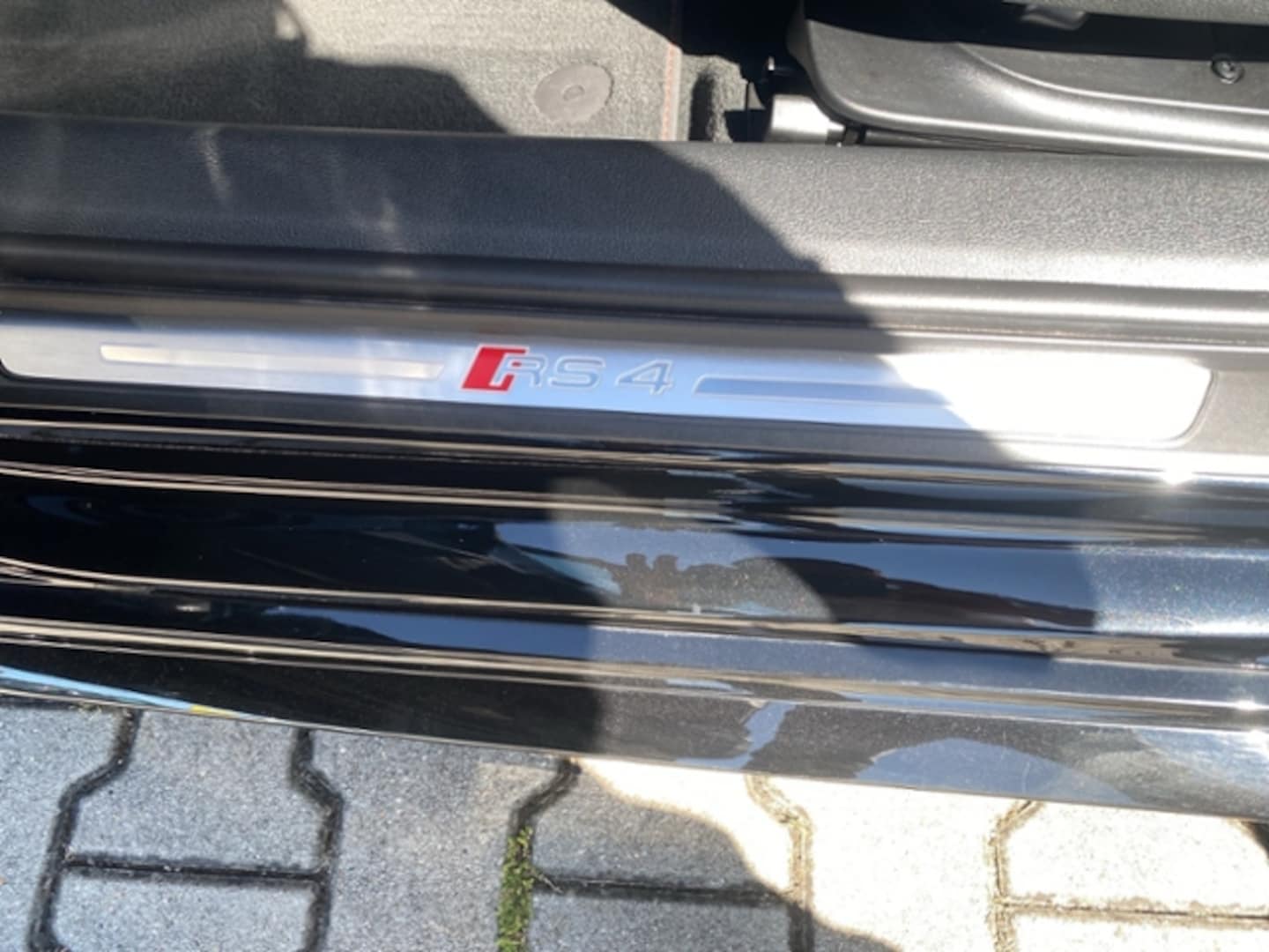 Bild über Audi RS 4 Avant TFSI quattro tiptronic - für weitere Informationen kontaktieren Sie den Audi Partner