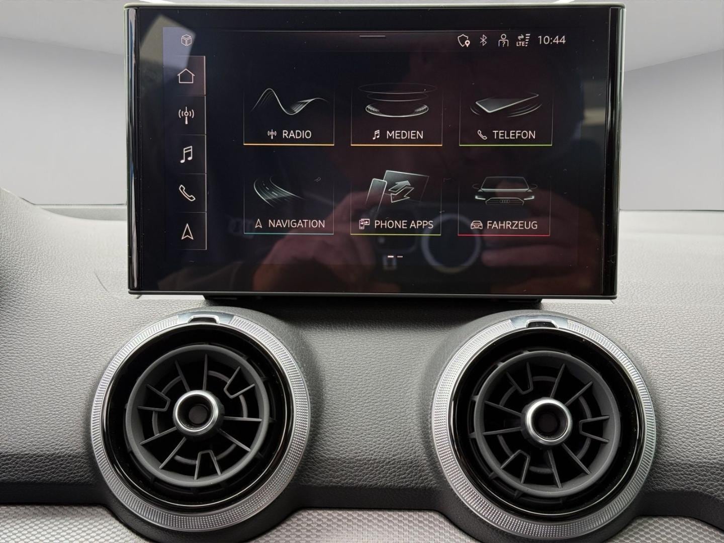 Bild über Audi Q2 S line 35 TFSI S tronic - für weitere Informationen kontaktieren Sie den Audi Partner