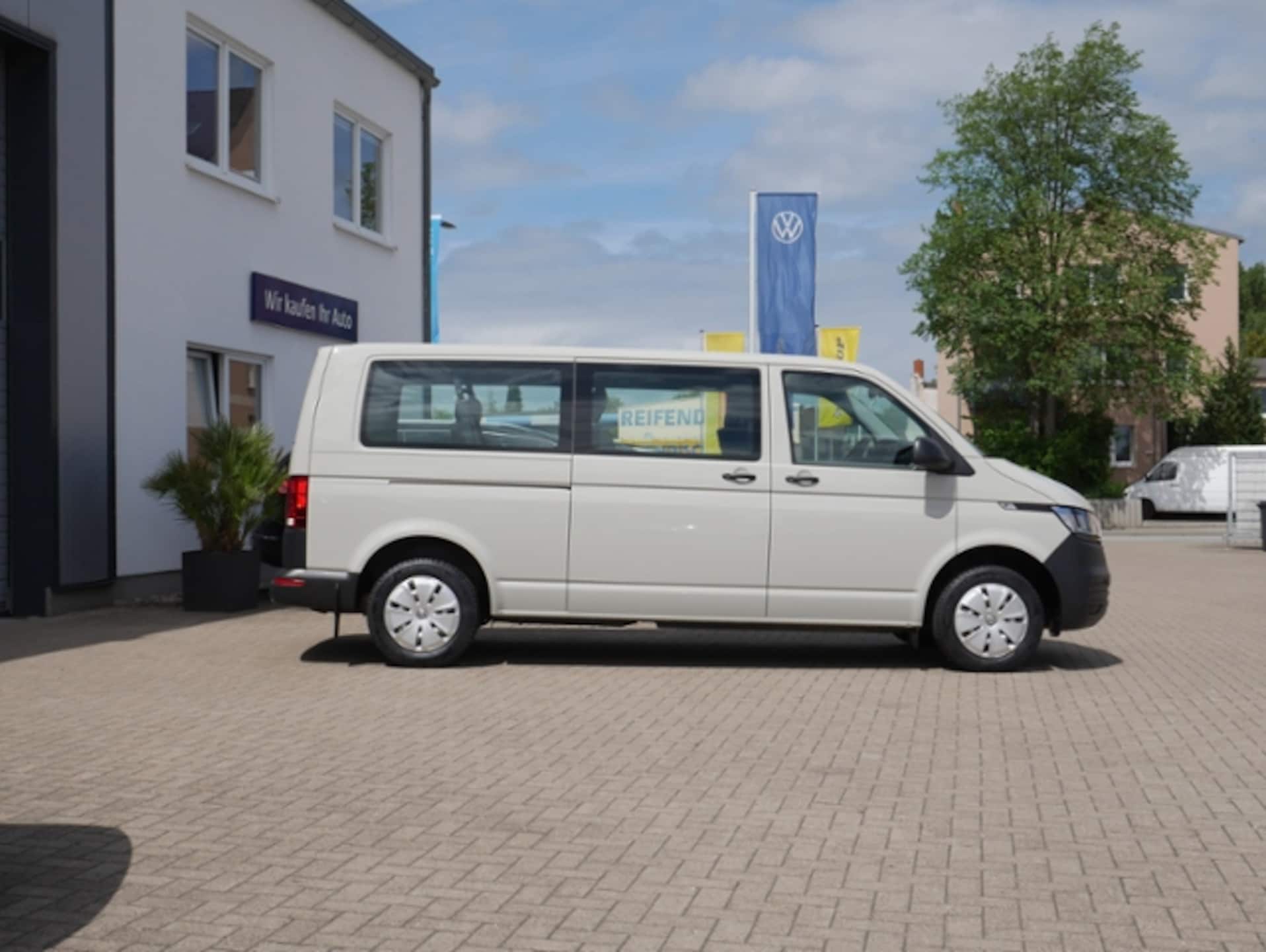 Volkswagen T6.1 Transporter Kombi langer Radstand