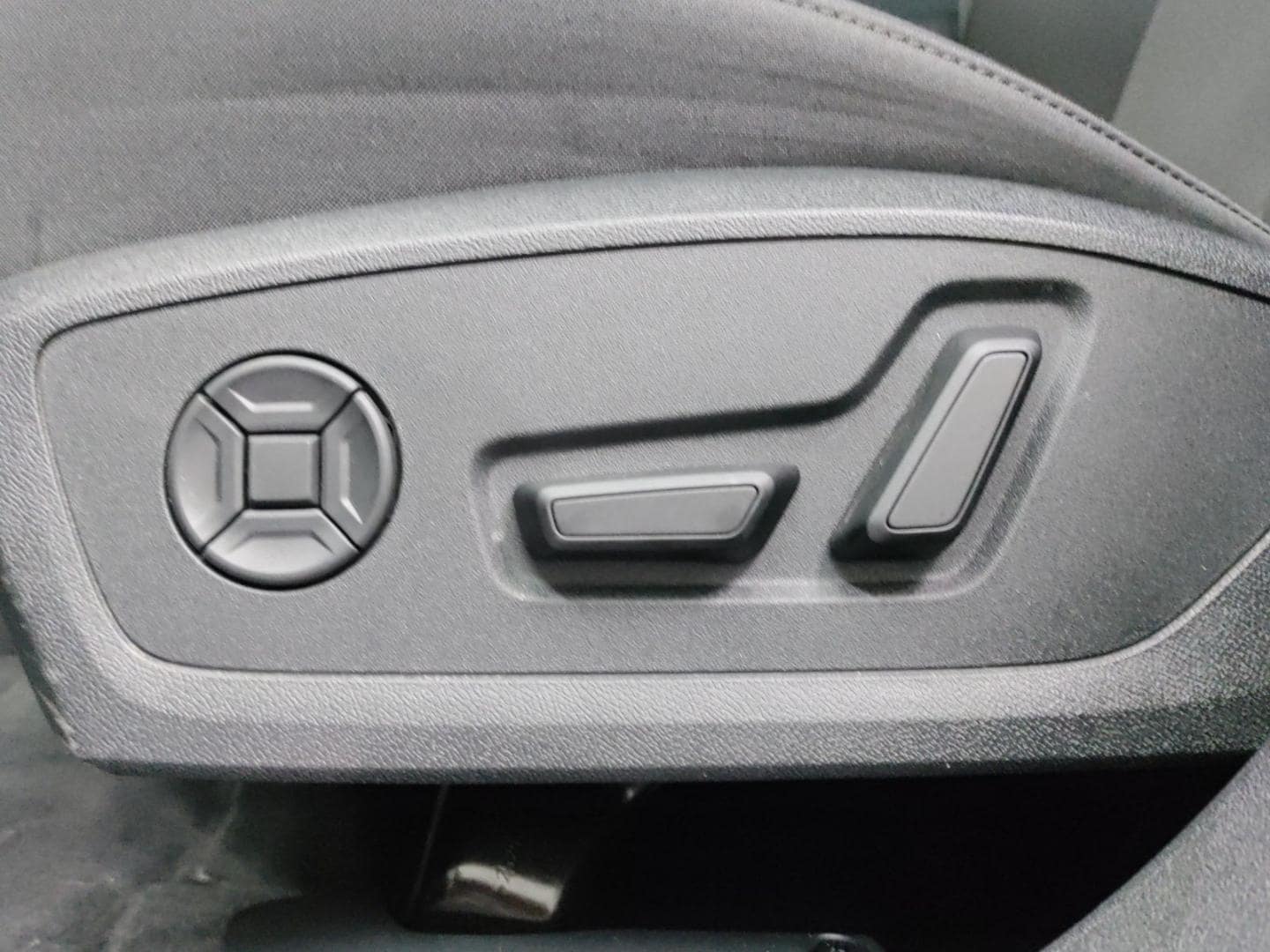 Bild über Audi A6 Avant e-tron e-tron - für weitere Informationen kontaktieren Sie den Audi Partner