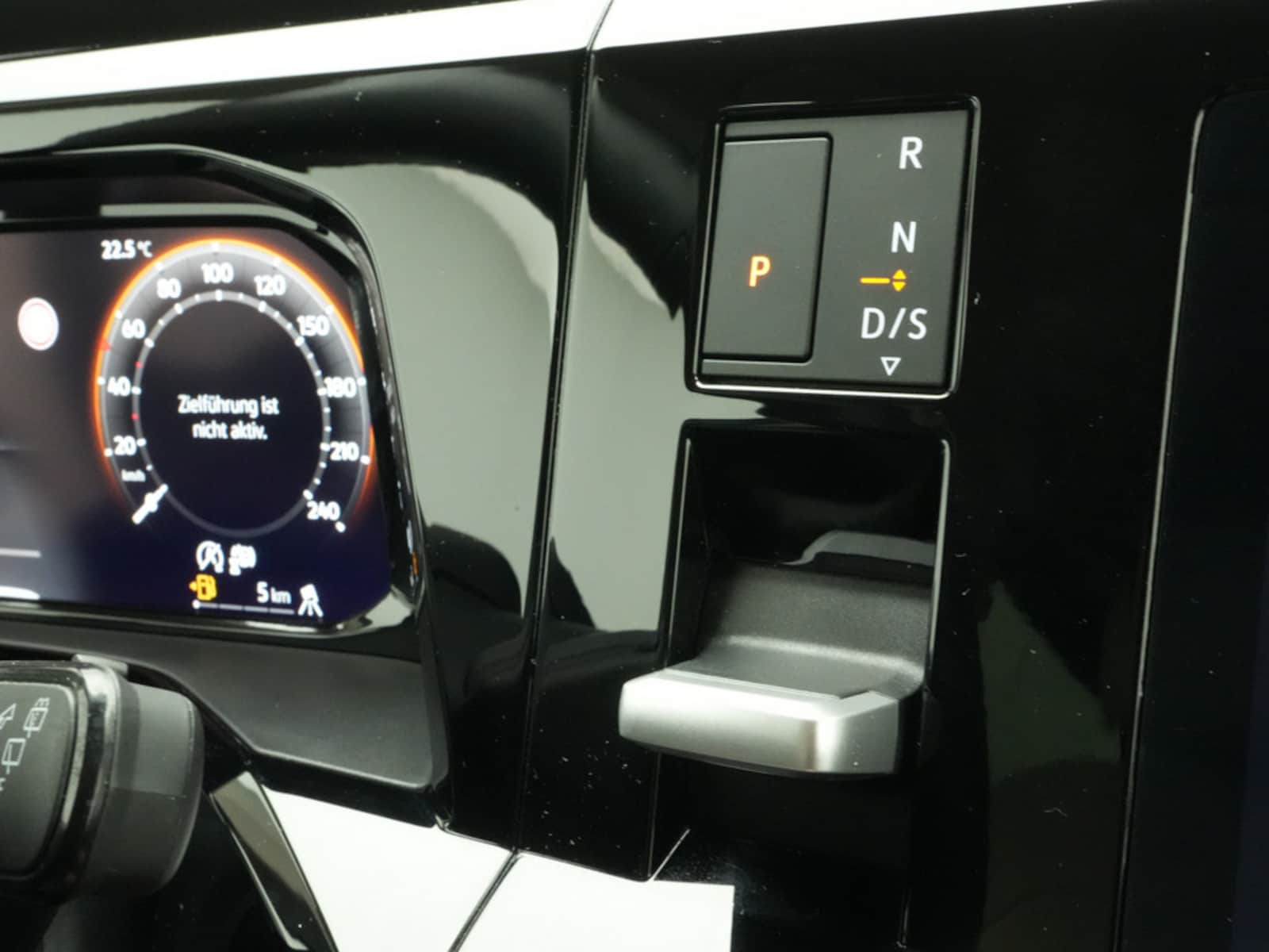 Volkswagen Multivan Langversion – Bild 16