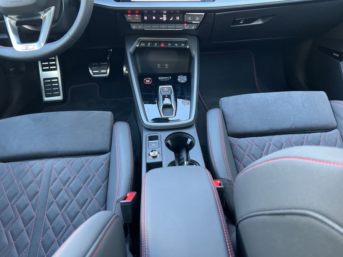 Bild über Audi S3 Sportback TFSI quattro S tronic - für weitere Informationen kontaktieren Sie den Audi Partner