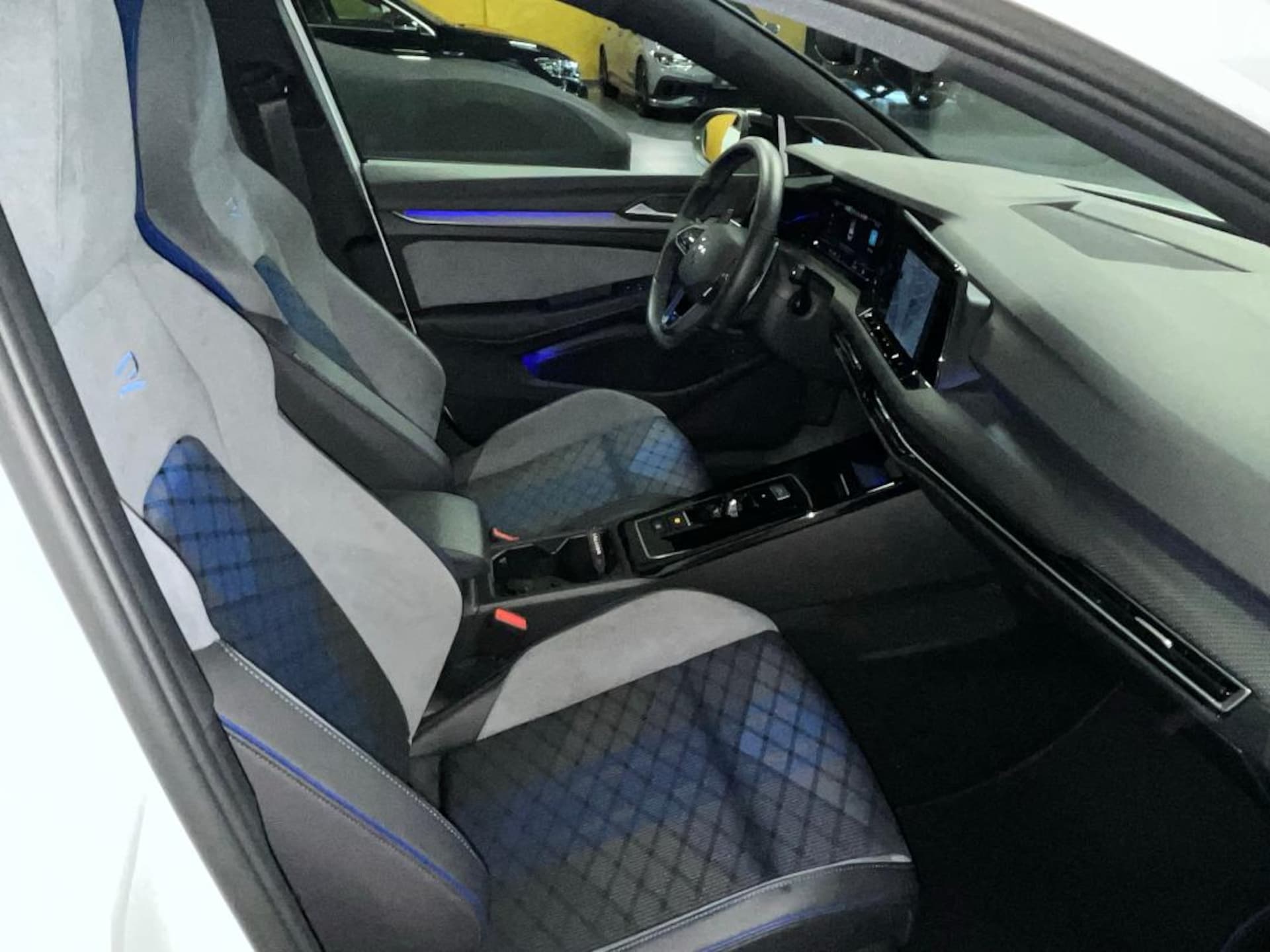 Volkswagen Golf Variant R