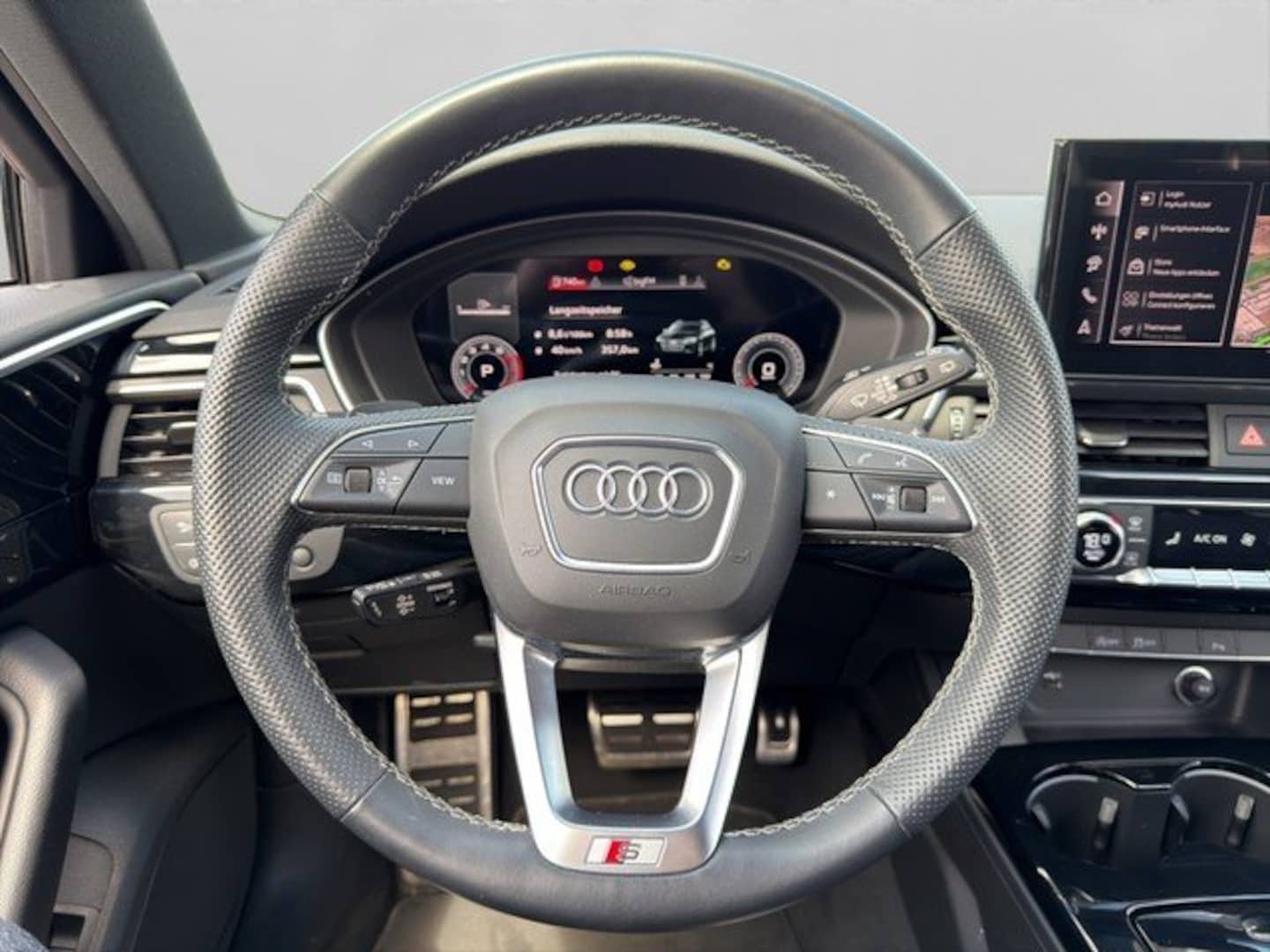 Bild über Audi A4 Avant S line 35 TFSI S tronic - für weitere Informationen kontaktieren Sie den Audi Partner