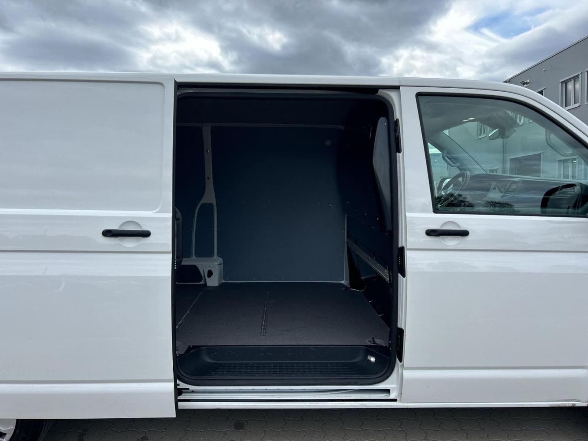 Volkswagen T6.1 Transporter Kasten langer Radstand