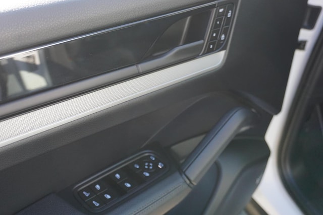 2025 Porsche Cayenne Hybrid