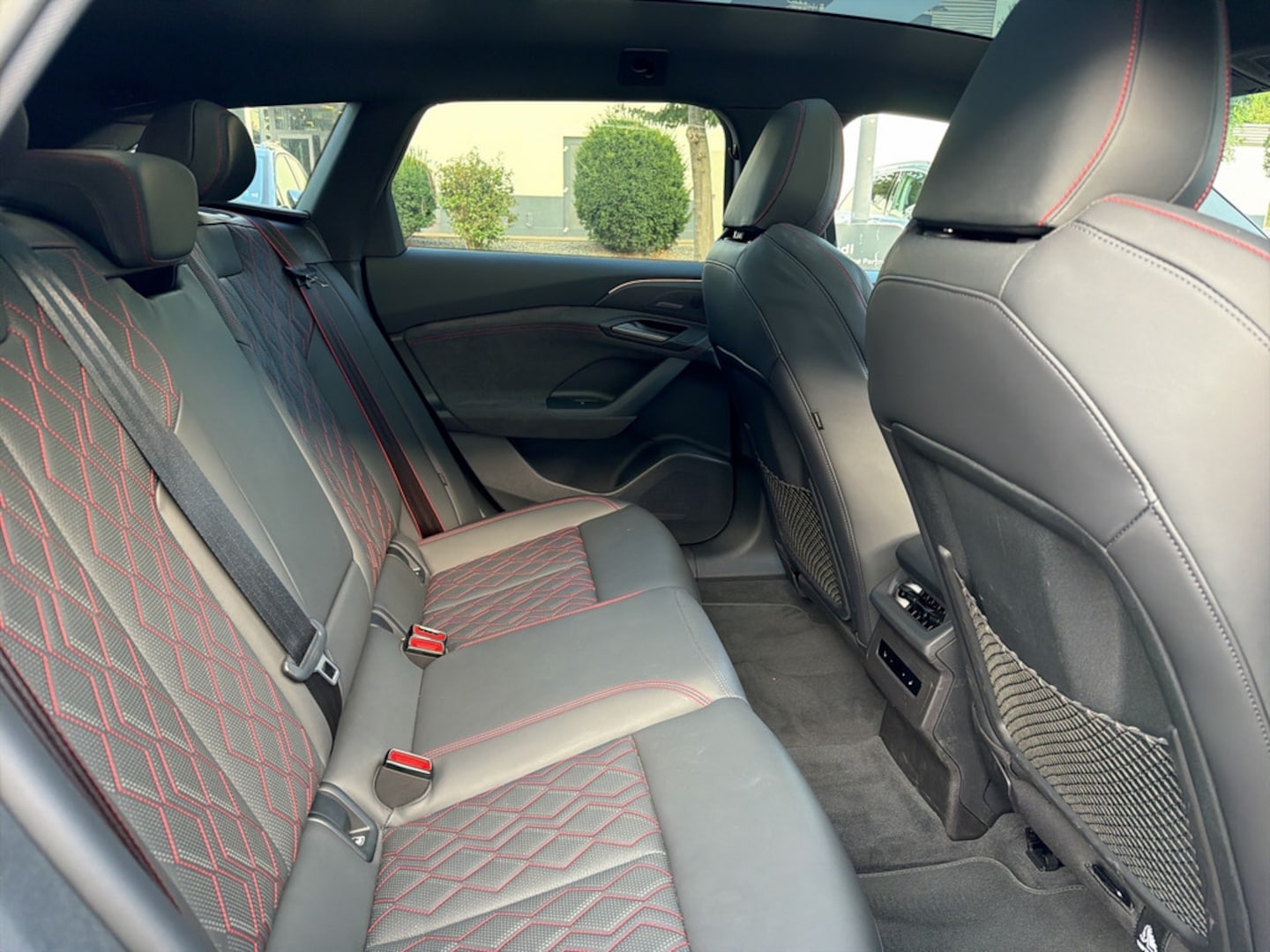 Bild über Audi S6 Avant e-tron e-tron quattro - für weitere Informationen kontaktieren Sie den Audi Partner