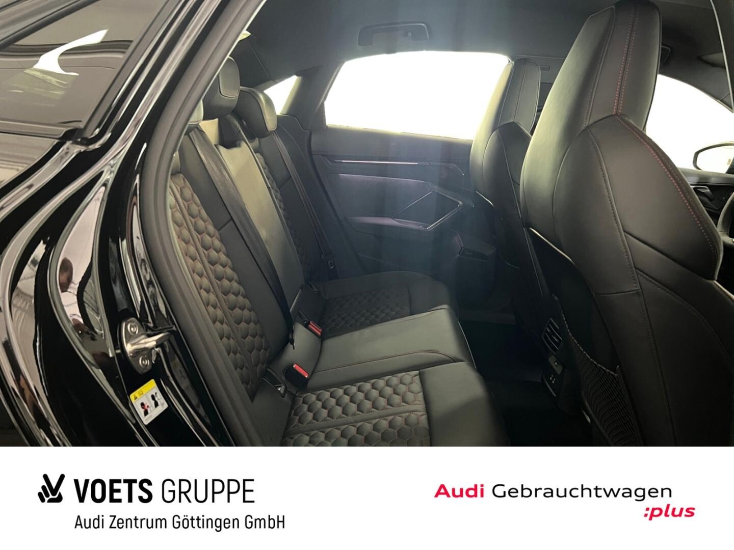 Bild über Audi RS 3 Limousine TFSI quattro 294 kW S tronic - für weitere Informationen kontaktieren Sie den Audi Partner