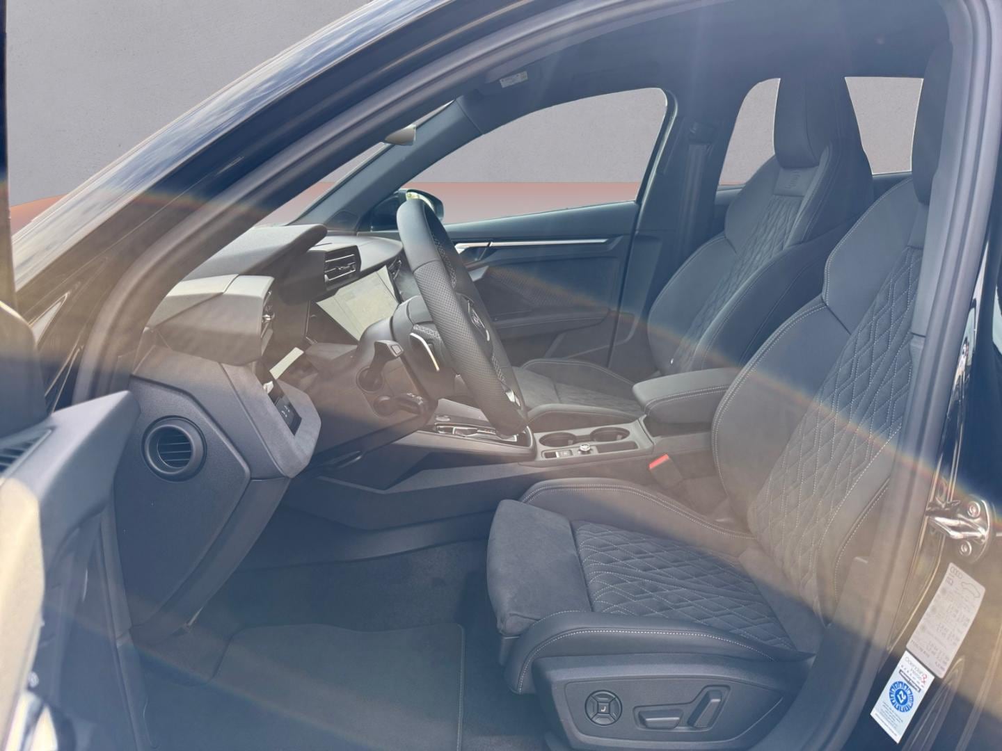 Bild über Audi A3 Sportback S line TFSI quattro 150 kW S tronic - für weitere Informationen kontaktieren Sie den Audi Partner