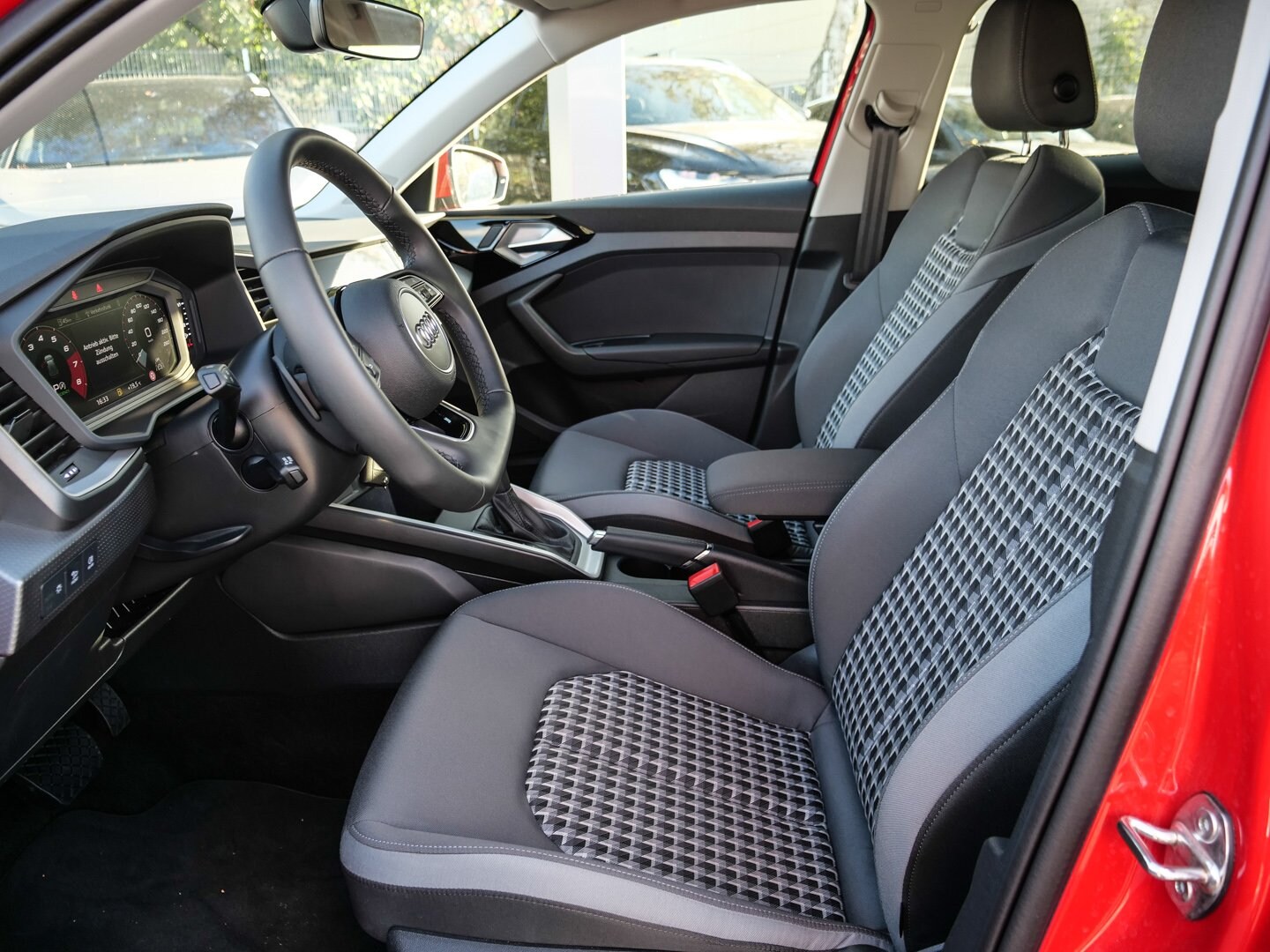 Bild über Audi A1 Sportback S line 30 TFSI S tronic - für weitere Informationen kontaktieren Sie den Audi Partner