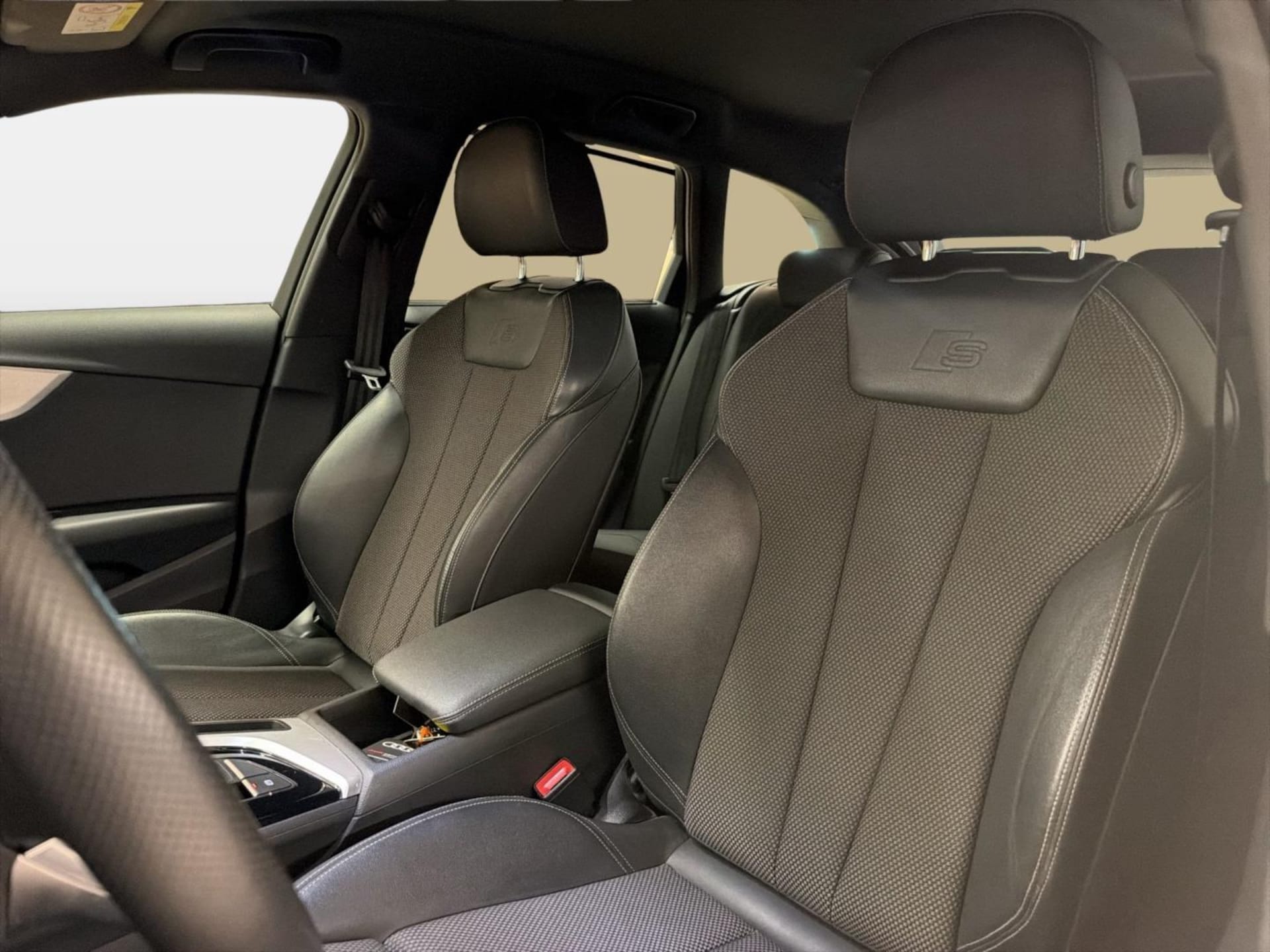 Audi A4 Avant S line
