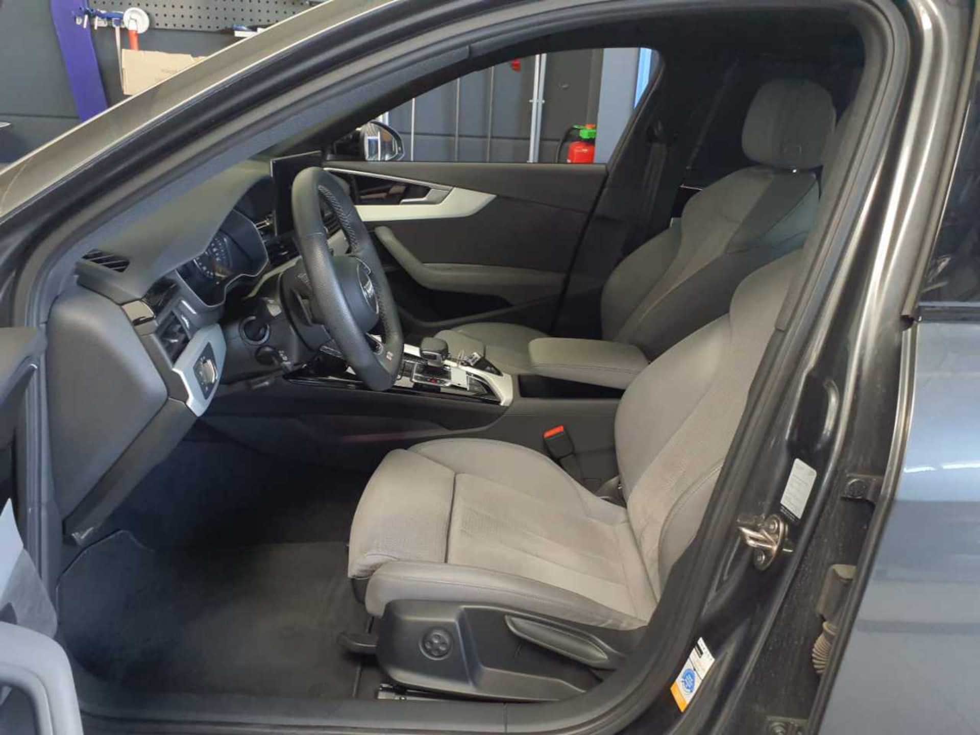 Audi A4 Avant S line