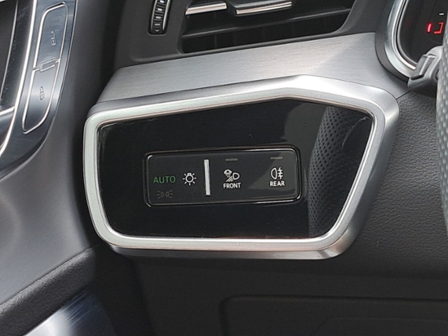 Bild über Audi A6 Avant TFSI e advanced 50 TFSI e quattro S tronic - für weitere Informationen kontaktieren Sie den Audi Partner