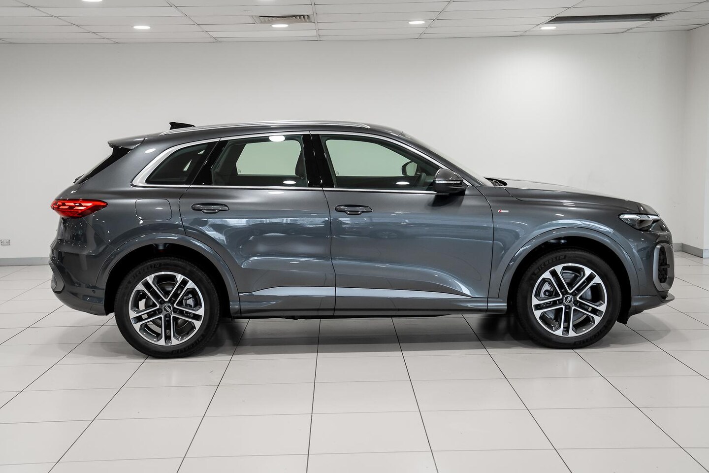 Image about Audi Q5 SUV TDI quattro 150 kW