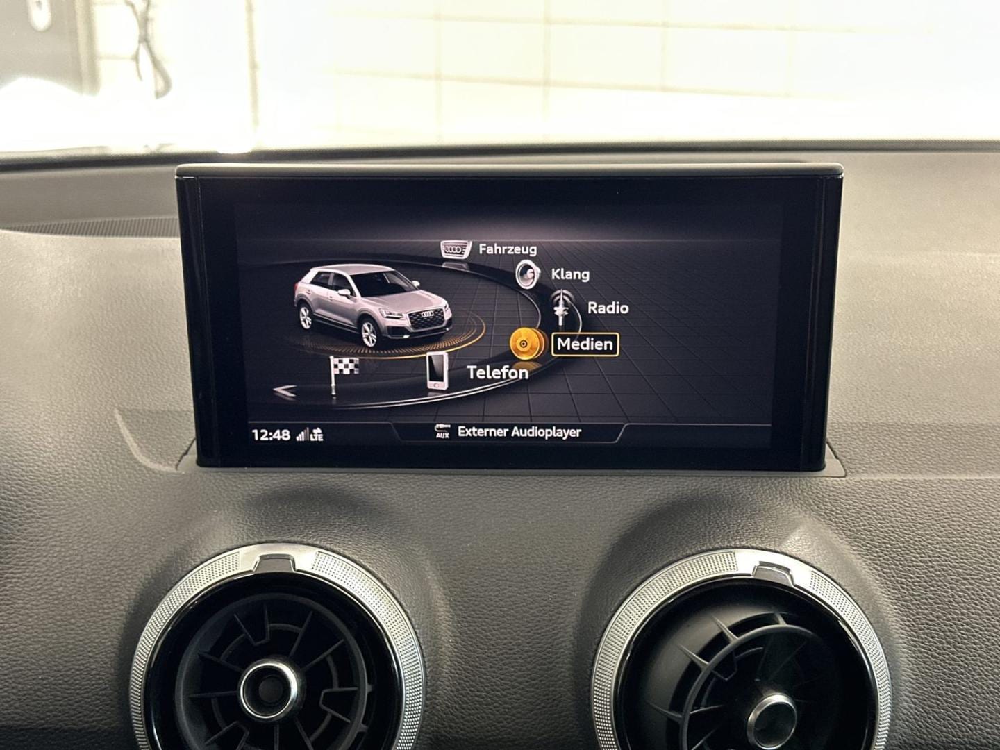 Bild über Audi Q2 S line 35 TFSI S tronic - für weitere Informationen kontaktieren Sie den Audi Partner