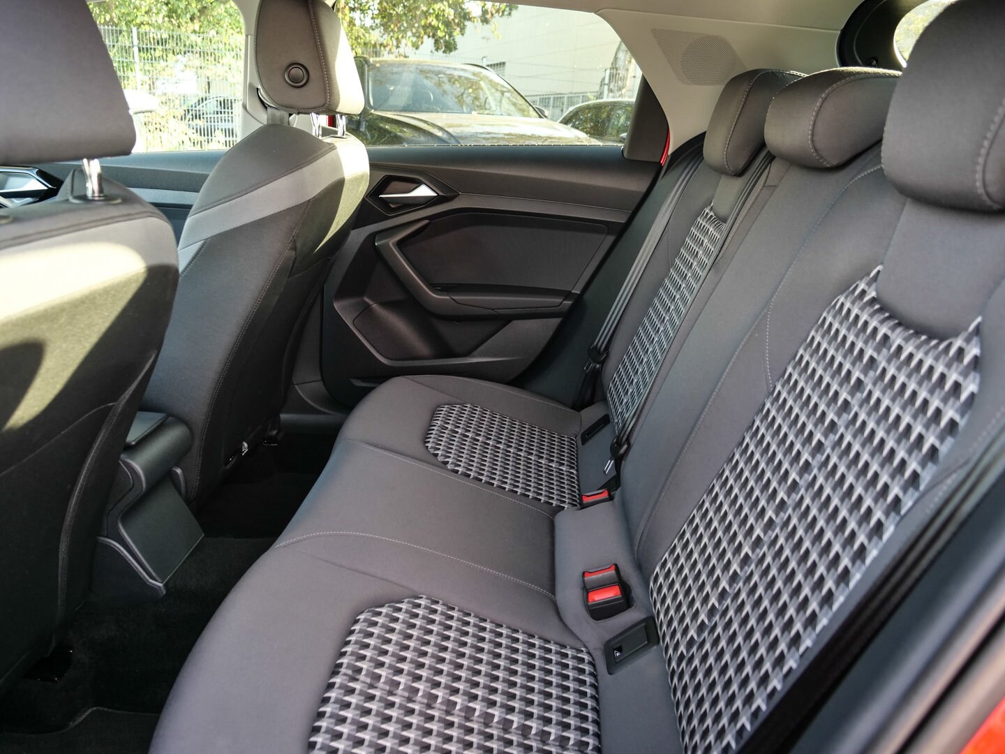 Bild über Audi A1 Sportback S line 30 TFSI S tronic - für weitere Informationen kontaktieren Sie den Audi Partner